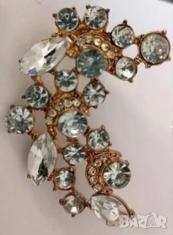 Шикозна обеца за дясно ухо от 9к попълнено злато с австрийски кристали 15 лв., снимка 2 - Обеци - 51778091