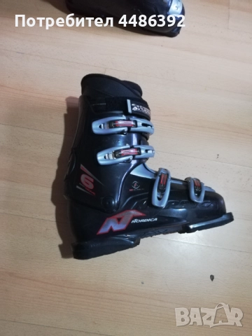 Ски обувки Нордика и ски Росиньол