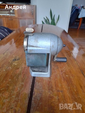 Стара механична острилка, снимка 4 - Антикварни и старинни предмети - 41144557