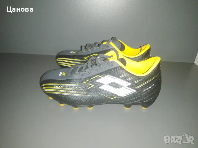 Нови детски футболни бутонки