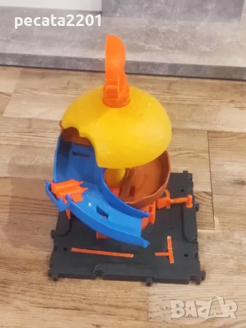 Продавам - писта Hot Wheels "Хамбургер", снимка 2 - Коли, камиони, мотори, писти - 50421593