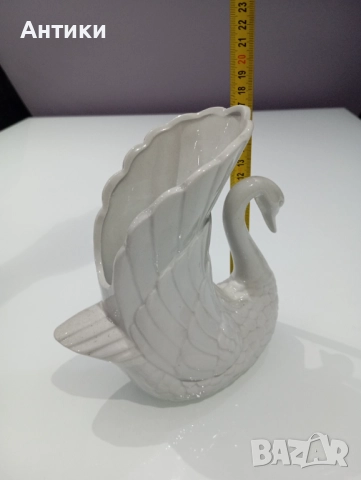 Порцеланов голям лебед стар , снимка 2 - Декорация за дома - 52553032