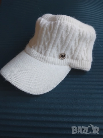 Дамска бяла зимна шапка - мека Ангора