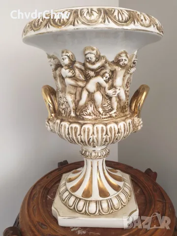 Capodimonte 39см-3кг/Каподимонте голяма стара фигурална италианска порцеланова ваза-урна с херувими