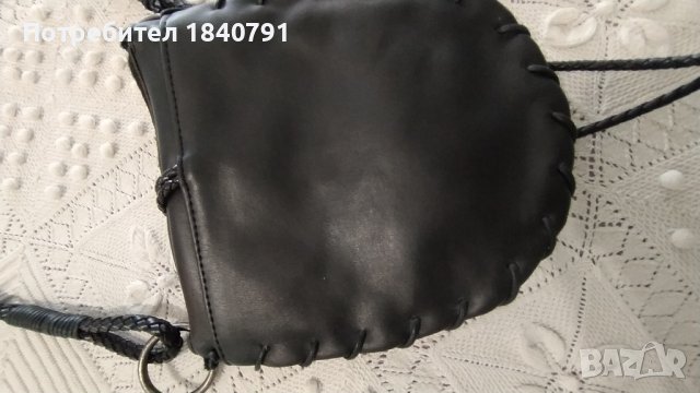 Малка черна кожена чанта кросбоди - Antonello Serio , снимка 5 - Чанти - 40913657