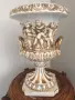 Capodimonte 39см-3кг/Каподимонте голяма стара фигурална италианска порцеланова ваза-урна с херувими, снимка 1