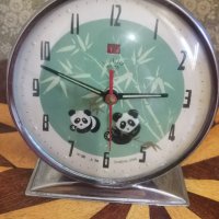 Китайски анимиран настолен часовник будилник , снимка 1 - Антикварни и старинни предмети - 41347876