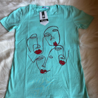 Дамска тениска, снимка 1 - Тениски - 44791452