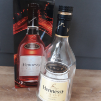 HENNESSY  V.S.О.Р. оригинална бутилка с кутия от коняк , снимка 3 - Декорация за дома - 36164564