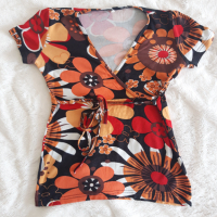 Блузка на цветя с къс ръкав , снимка 1 - Тениски - 36159445