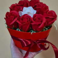 Ароматни сапунени рози в кутия, снимка 1 - Подаръци за жени - 44589588