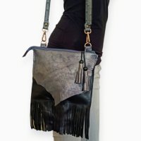 Мини дамска чанта от естествена кожа с ресни , снимка 2 - Чанти - 41368997