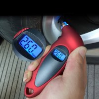 Уред за измерване налягане на гуми, снимка 1 - Аксесоари и консумативи - 40599348