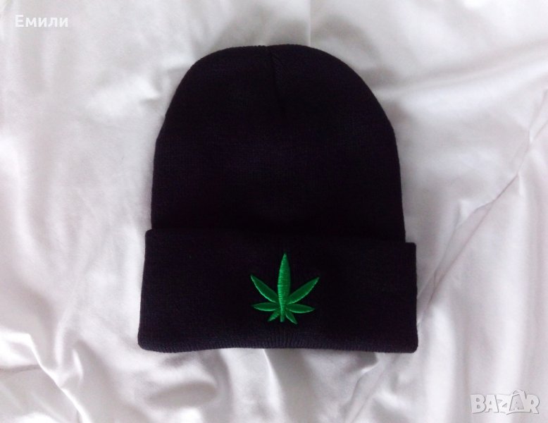 Зимна шапка с марихуана , снимка 1