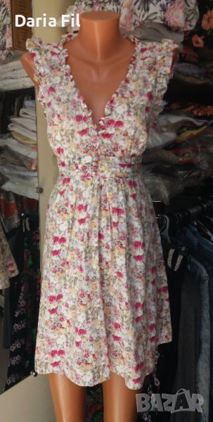 Памучна рокля на цветя с къдрички на раменете и около деколтето, снимка 1