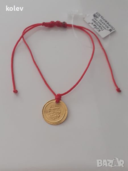 златна паричка за бебе на червен конец против уроки, снимка 1