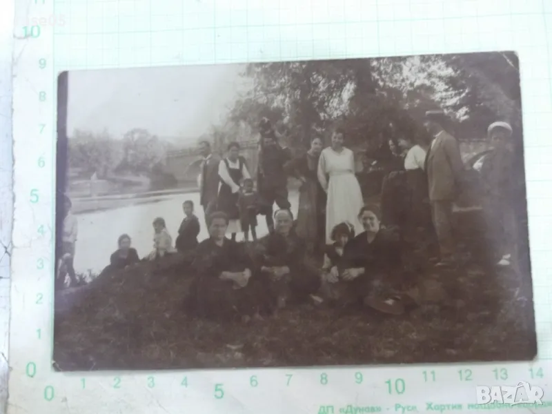 Снимка стара на излет край реката, снимка 1