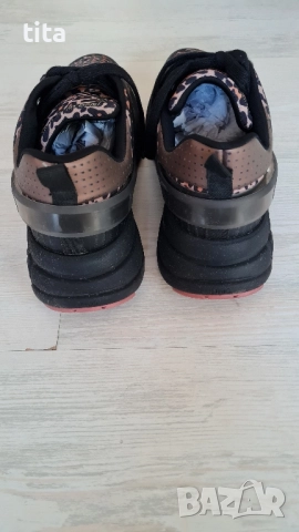 страхотни обувки Liu Jo , снимка 4 - Маратонки - 52508645