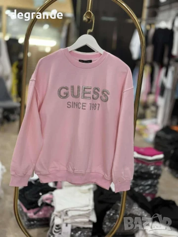 Дамски блузи Guess налични в бяло черно и розово