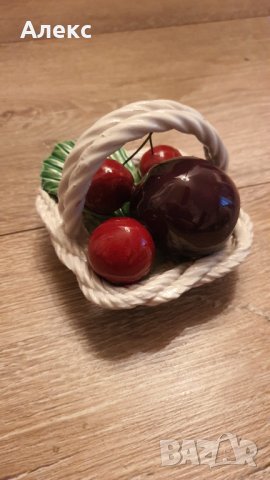 Кошничка с порцеланови плодове, ръчна изработка, Италия., снимка 4 - Сервизи - 36007018