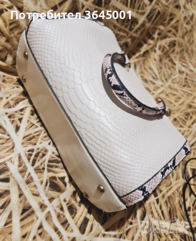 Дамска чанта от изкуствена кожа с змийски мотиви, къси дръжки и дълга дръжка през рамо. Нова , снимка 5 - Чанти - 52728498