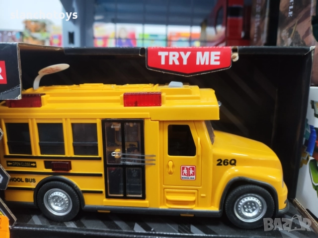 Училищен автобус,с батерии,два размера.