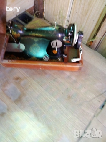 Продавам стара шевна машина руска Варна Център., снимка 4 - Антикварни и старинни предмети - 52568827