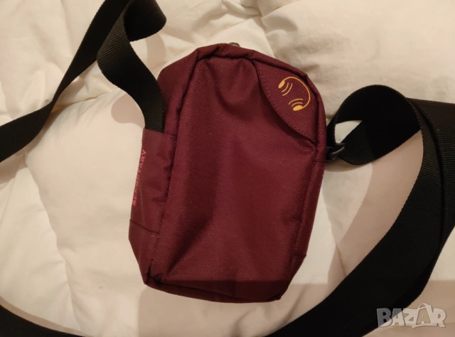 Оригинална чантичка Jack Wolfskin Secretary , снимка 3 - Чанти - 53286531