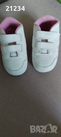 Маратонки за бебе - момиче и подарък блузка, снимка 2 - Бебешки обувки - 51377243