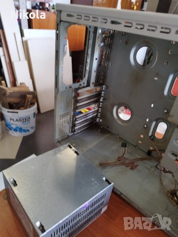 Компютърна кутия със захранване стар модел, снимка 4 - Захранвания и кутии - 40551984