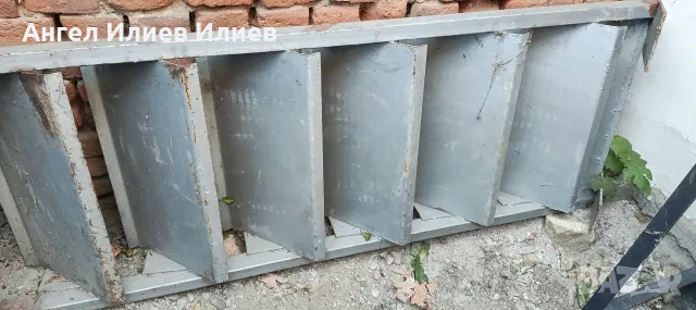 Продавам метална масивна стълба , снимка 2 - Стелажи и щандове - 56020217