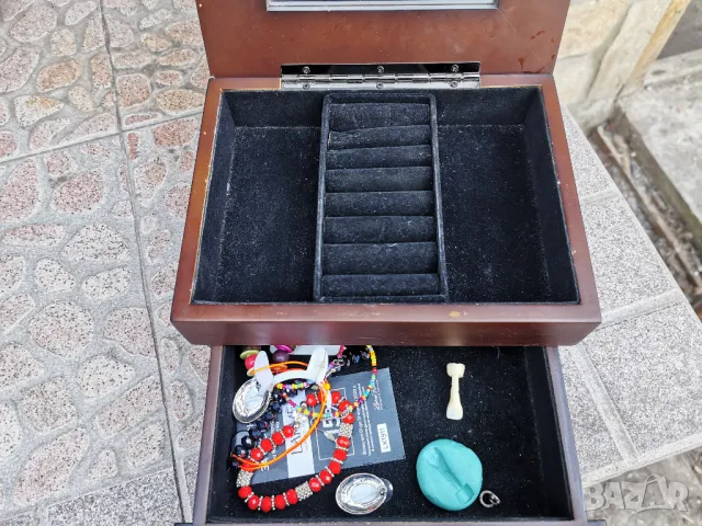 голяма дървена кутия за бижута, снимка 4 - Антикварни и старинни предмети - 49391538