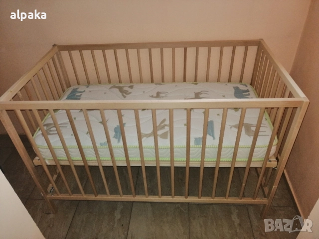 Продавам почти ново  бебешко креватче с матрак