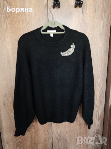H&M нов черен пуловер с брошка, снимка 3 - Блузи с дълъг ръкав и пуловери - 40567352