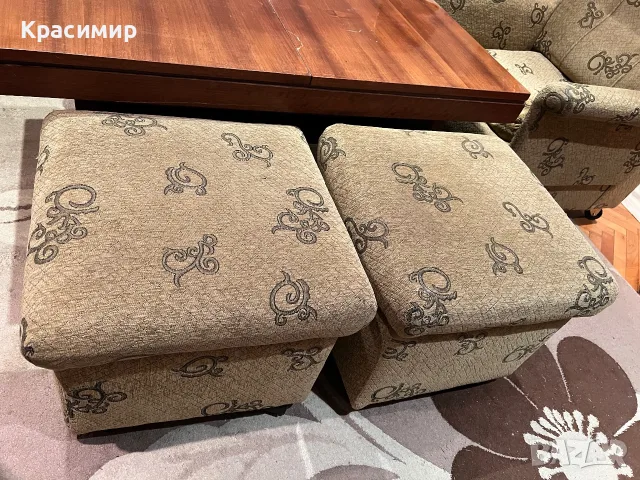 Продавам разтегателен диван, фотьойли, табуретки и маса, снимка 4 - Дивани и мека мебел - 56013675