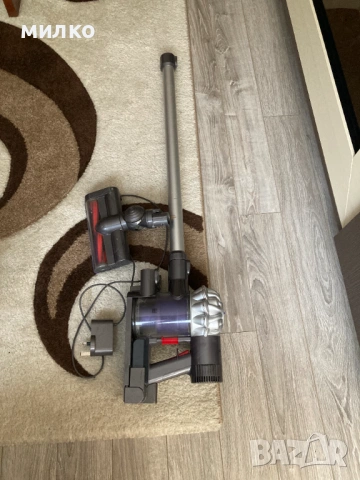 Акумулаторна прахосмукачка Dyson V-6