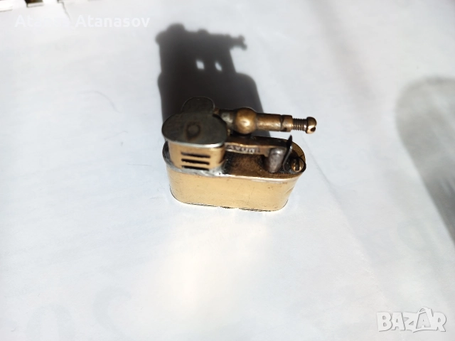 Стара френска бензинова запалка.