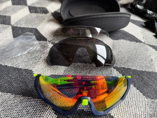Oakley-слънчеви очила с резервни плаки, снимка 2 - Слънчеви и диоптрични очила - 53279779