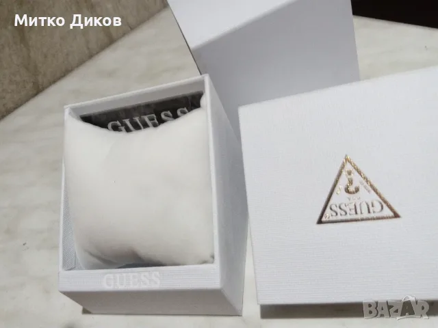 Кутия за часовник маркова на Guess с възглавничка, снимка 5 - Мъжки - 55735439