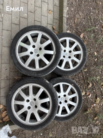 Продавам алуминиеви джанти 16’ в много добро състояния  имам 8 броя. Цената за комплект е 110€