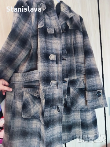 Дамско палто и розово яке