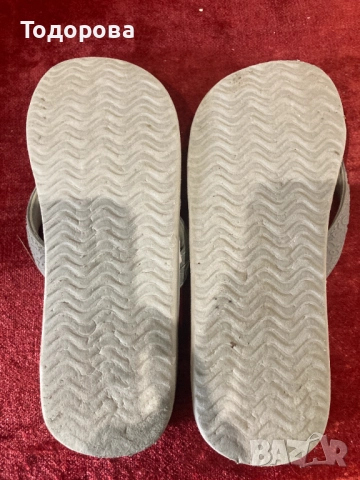 Детски чехли / джапанки номера 30,31,35, снимка 9 - Детски джапанки - 49228327