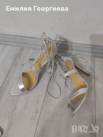 Сребърни сандали 41 номер, снимка 4 - Дамски обувки на ток - 50557229
