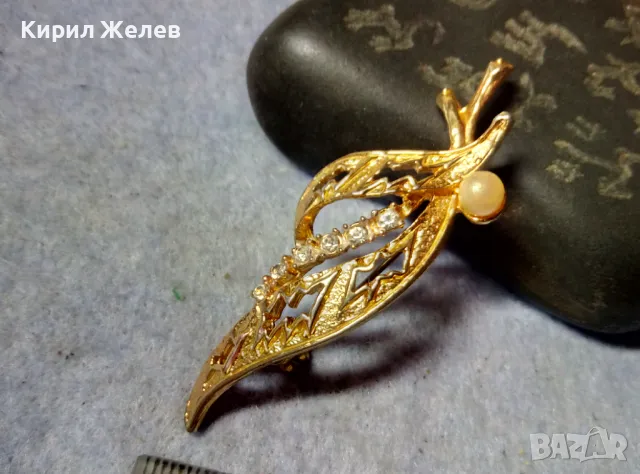 ИЗЯЩНА ФЛОРАЛНА РЕТРО АРТ СТИЛ ПОЗЛАТЕНА БРОШКА с ИСКРЯЩИ КРИСТАЛИ и ПЕРЛИЧКА 42076