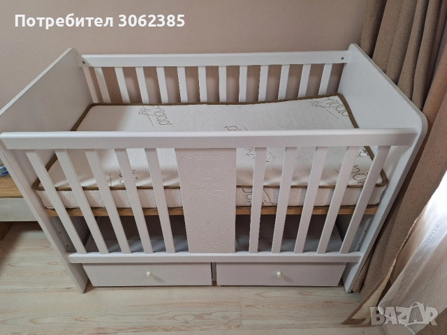 Продавам детска кошара, почти не е ползвана, с люлеещ се механизъм.