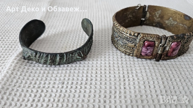 Стари бронзови гривни