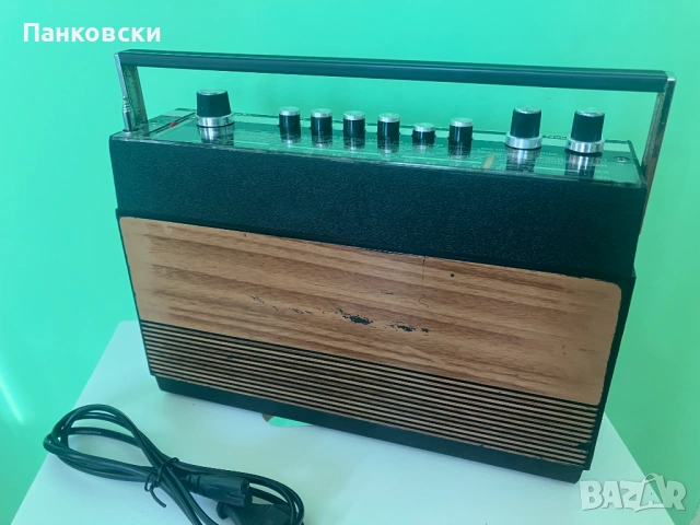 старо радио, снимка 2 - Радиокасетофони, транзистори - 53695166