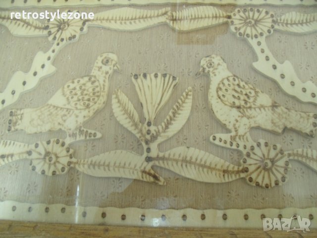 № 7047 стар дървен поднос   - орнаменти от дърво / апликация / и пирография  - размер 40,5 / 21 см  , снимка 2 - Други ценни предмети - 41342577