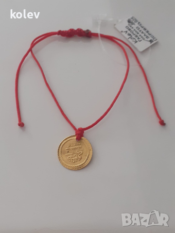златна паричка за бебе на червен конец против уроки, снимка 1 - Гривни - 44836650
