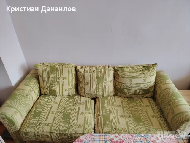 Продавам зелен диван
